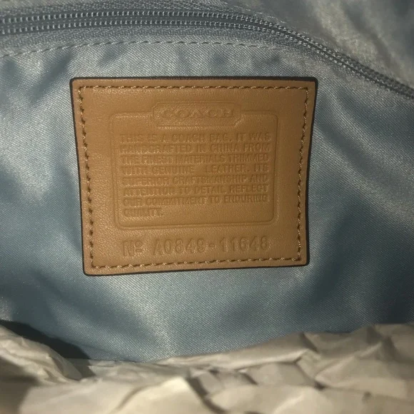BNWT LARGE COACH SIGNATURE CARLY BABY BLUE INTERIOR - Picture 12 of 14